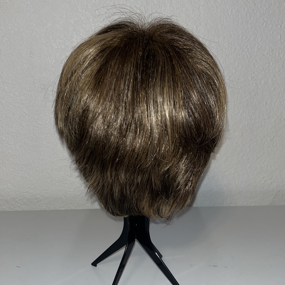 Wig - Picture 3 of 5